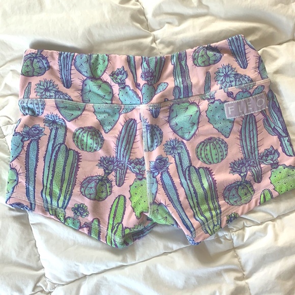 Workout booty shorts - Picture 2 of 2